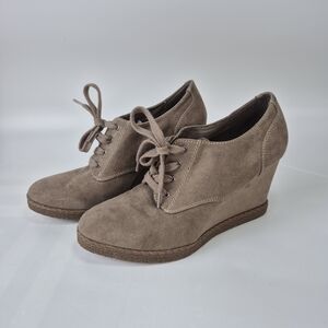 XAPPEAL TRISTA Suede Oxford Comfort Shoes Women Lace Up Wedge Heels Sz 9